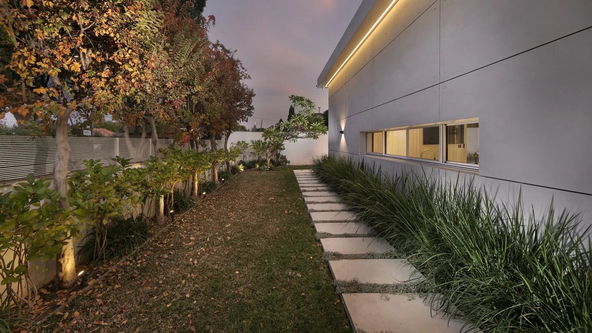 Detail shot 1 of Product Name